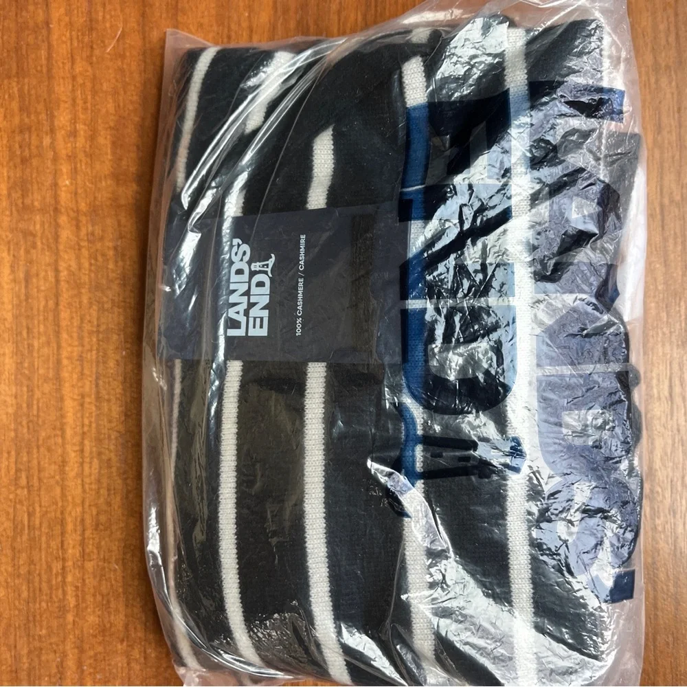 NWT CASHMERE Lands' End women Black and White V-Neck Sweater - Picture 8 of 8